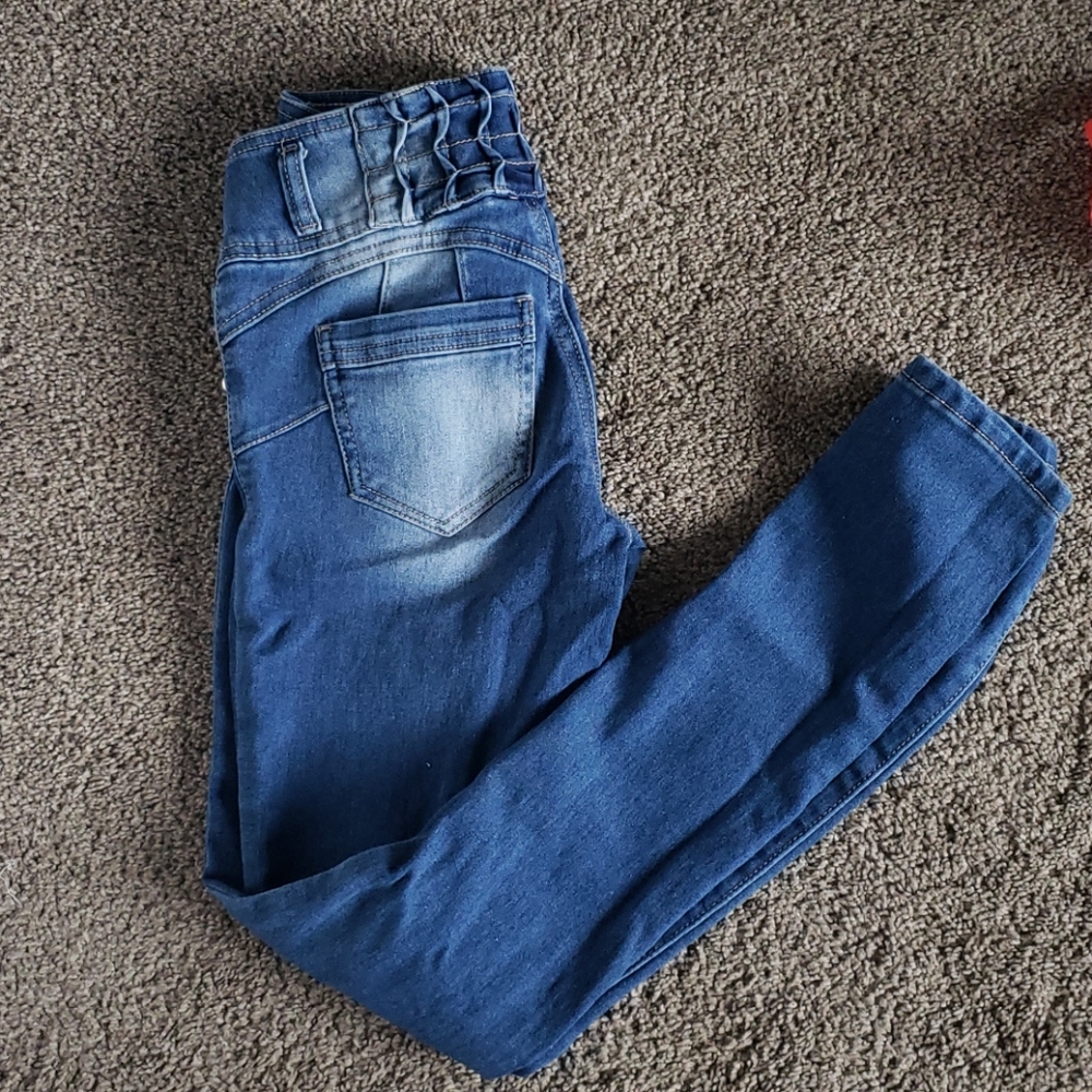 Distressed saza jeans